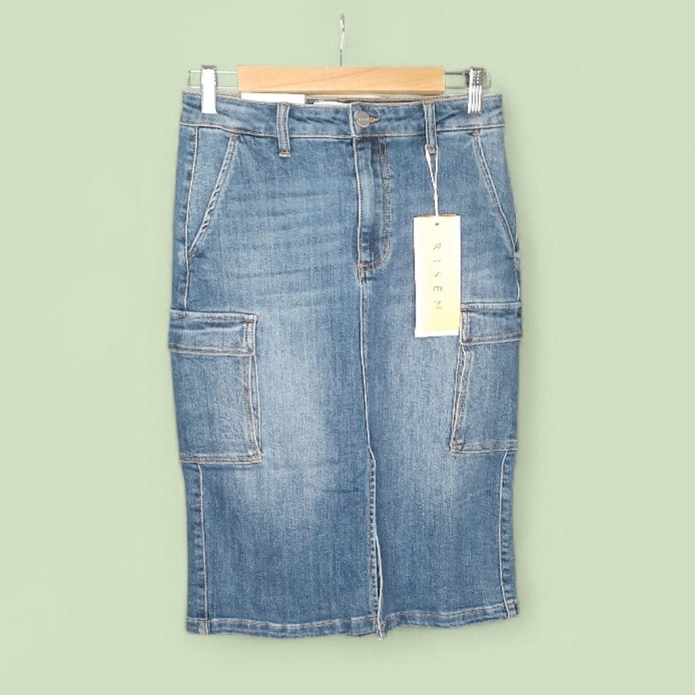 Risen Denim Midi Skirt with Pockets. Size M. New With Tags. Excellent Condition.